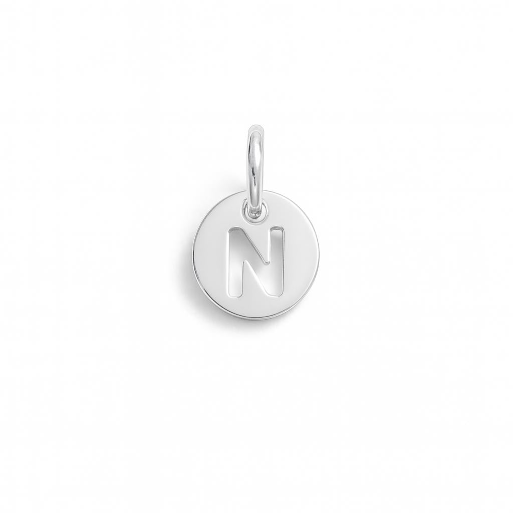 Charm letra N en oro blanco – modelo 3
