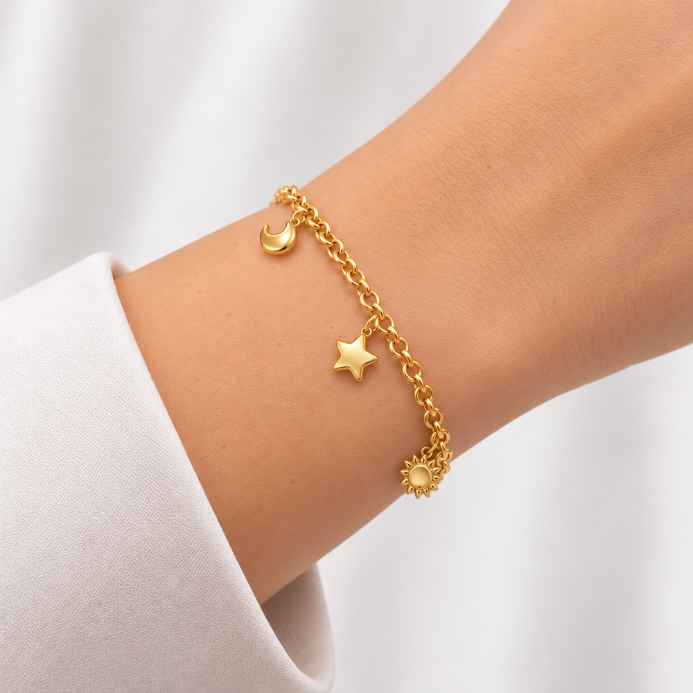 Bracciale Rolò con Luna, Stella e Sole in Oro Giallo indossato | Facco Gioielli